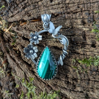 pendentif brookiana malachite collection aphaia la forge d'eos