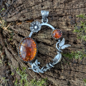 pendentif dryadula ambre collection aphaia la forge d'eos